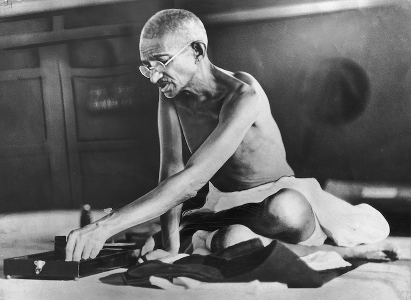 gandhi2-1140x877-1