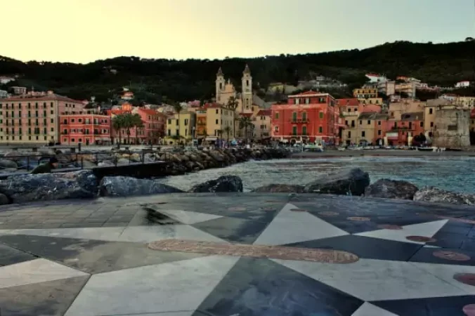 Panorama-di-Laigueglia-dal-molo